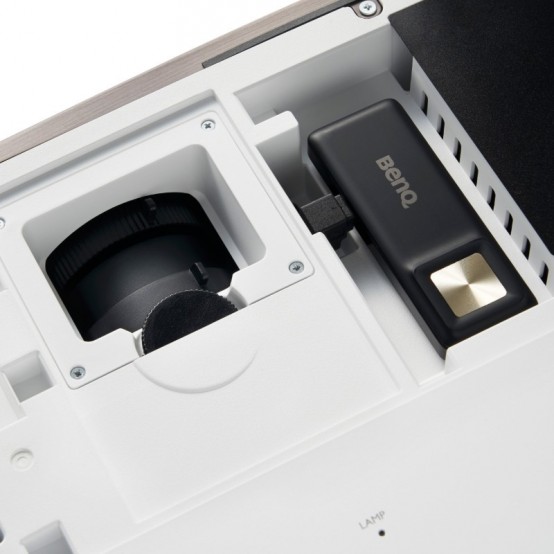 Videoproiector BenQ W2700I 9H.JMP77.38E