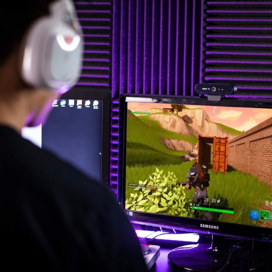 Camera web Logitech BRIO Stream 4K Pro Webcam with HDR and RightLight 3 960-001194