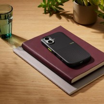 Husa Apple Beats iPhone 17 Rugged Case with MagSafe and Camera Control - Everest Black MGJX4LL/A